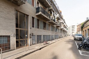 Exterior - GuestHost - A comfortable 30 square meters studio, perfect for two people, located on the first floor of a building with an elevator (NOT suitable for people with reduced mobility).The apartment is just steps from Pasteur metro station and within a 10-mi (Milan)