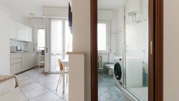 Dusche, Bidet, Handtücher