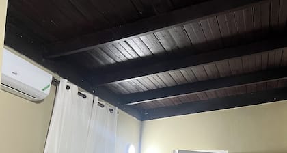 Charming apartment with AC in vibrant Kingston perfect for your stay