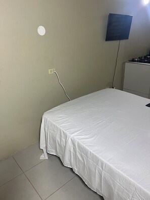 Ferros/tábuas de passar roupa, Wi-Fi, roupa de cama