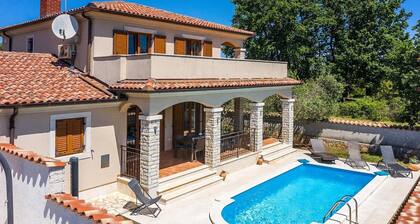 Villa Antonela – Relaxation in Nature with a Private Pool