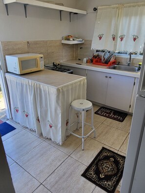 Fridge, microwave, oven, stovetop - Trinidad Treasure (Tacarigua)