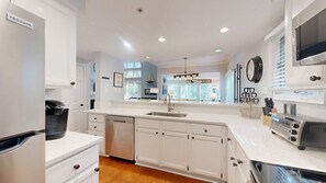 Fridge, microwave, oven, stovetop - 7618 Huntington Villas: 3  BR, 3.5  BA Villa in Hilton Head, Sleeps 6 (Hilton Head)