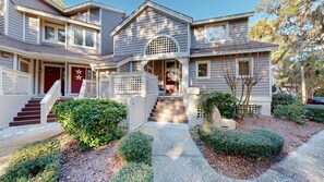 Exterior - 7618 Huntington Villas: 3  BR, 3.5  BA Villa in Hilton Head, Sleeps 6 (Hilton Head)
