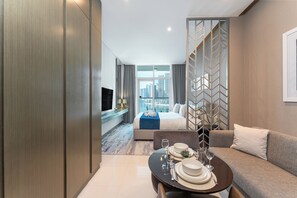 City studio, 1 kingsize bed, airconditioning, uitzicht op kanaal | Een kluis op de kamer, verduisterende gordijnen, geluiddichte muren