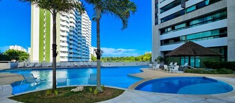 巴西高級泳池按摩浴缸健身室公寓  