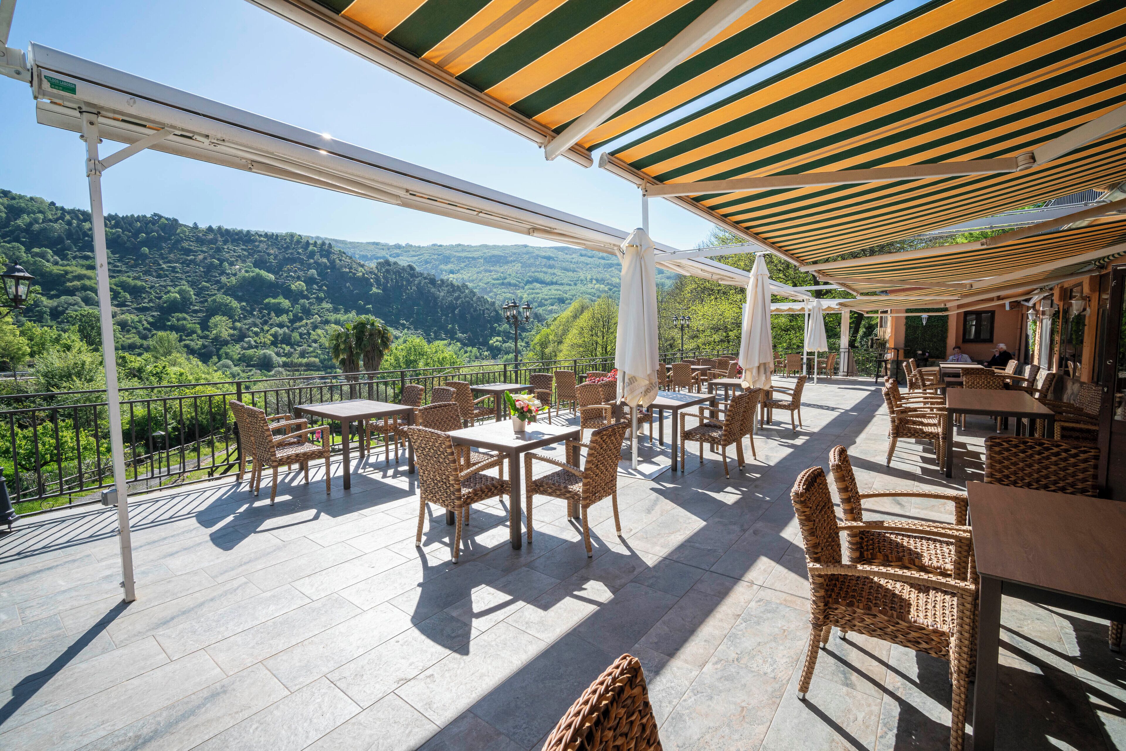 تناول الطعام بالخارج