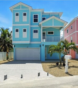 Exterior - 2 New Luxury Beach Homes • Sleep 20+ • Dual Pools & Spas • Prime Location Steps to Times Square & Sand (Fort Myers Beach)
