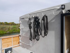Property grounds - Night aboard a barge on the Sevre Niortaise ! (Niort)