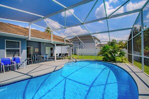 Pool - Modern and Updated - Family Friendly Pool Villa Minutes to Disney. (Kissimmee)