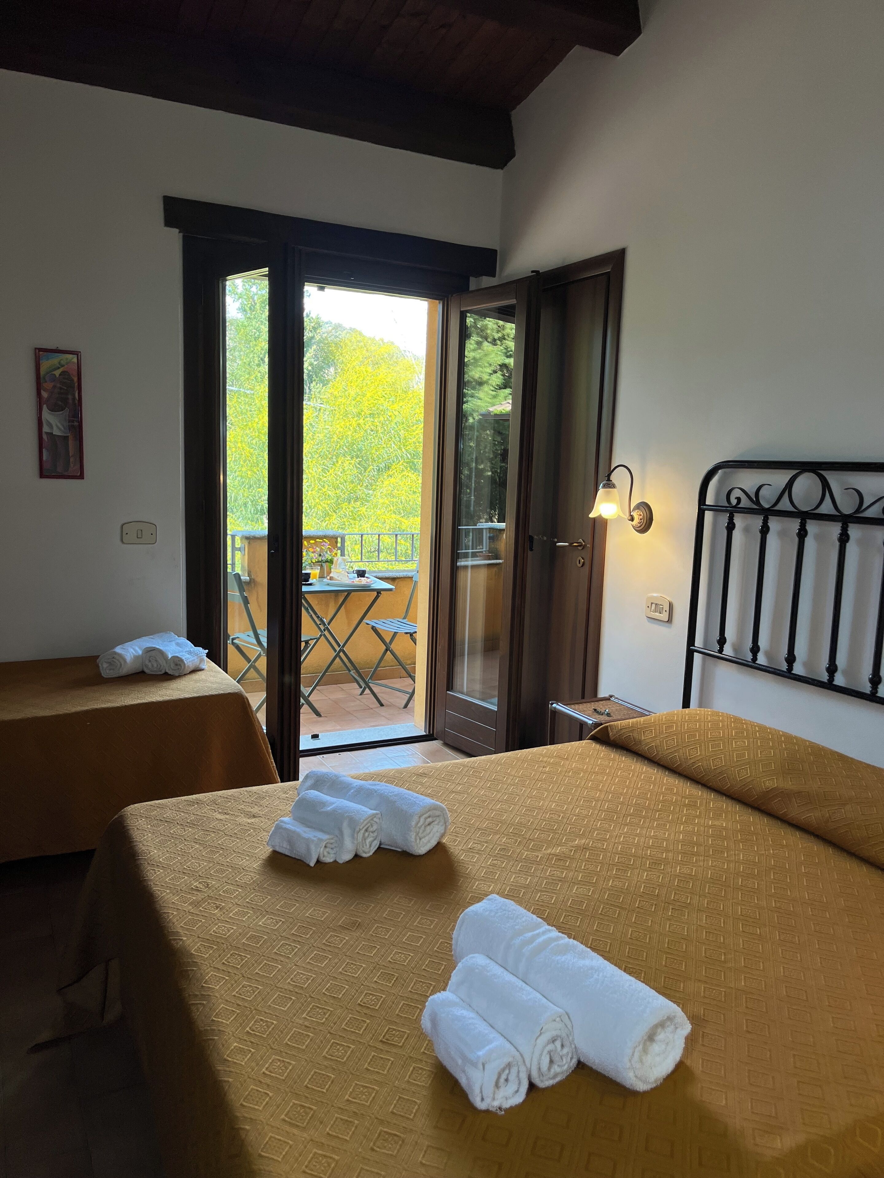 Tripla Classic, balcone, vista città | Copriletto in piuma, Wi-Fi gratuito, accesso in sedia a rotelle