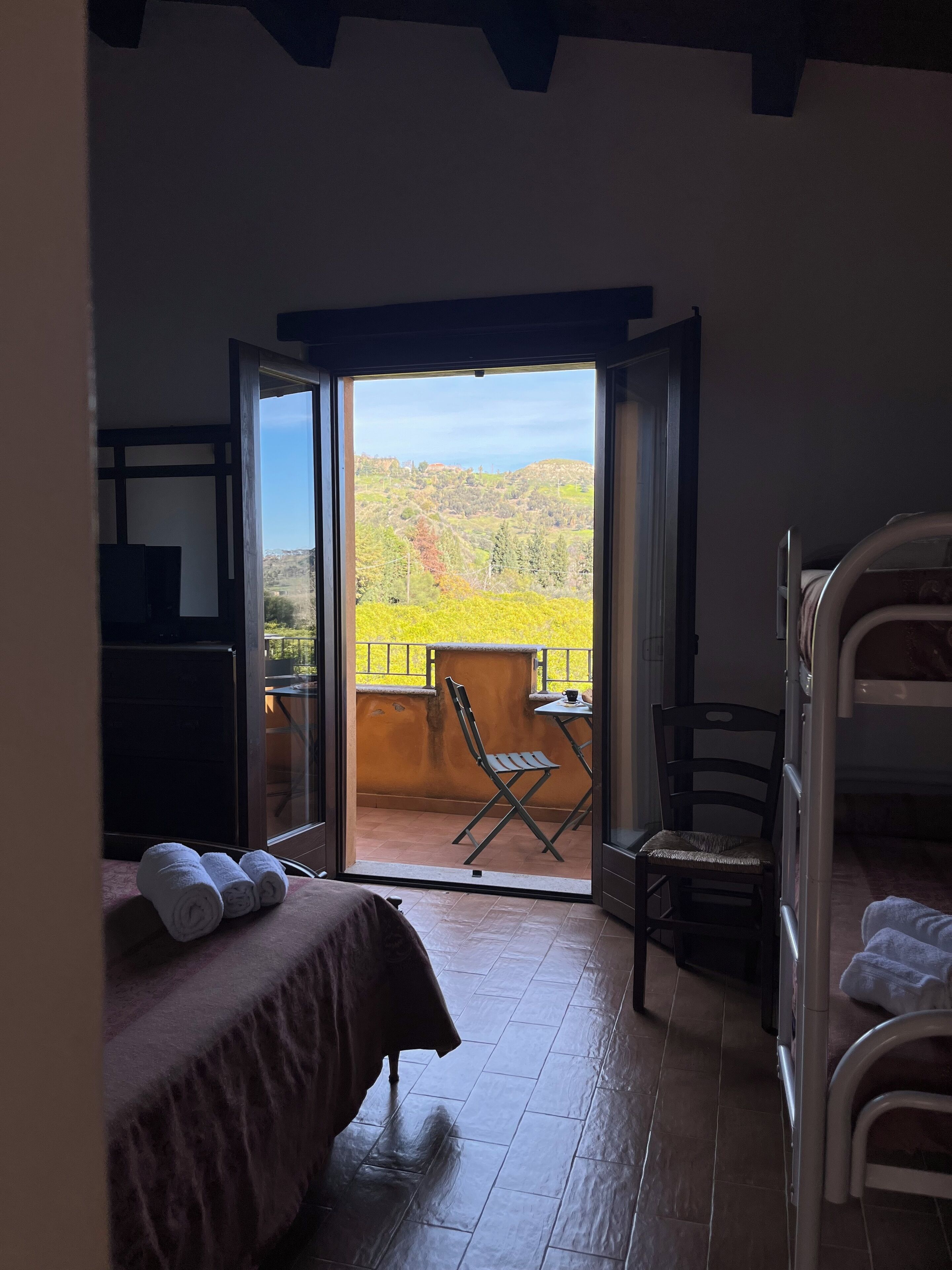 Quadrupla Comfort, balcone, vista giardino | Copriletto in piuma, Wi-Fi gratuito, accesso in sedia a rotelle