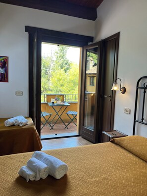 Classic-Dreibettzimmer, Balkon, Stadtblick