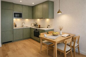 Private kitchen - Elegant Shoreditch Hideaway | Serene City Studio (London)