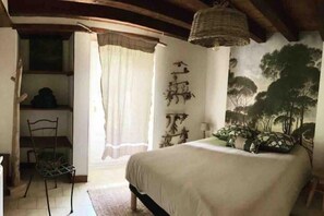 5 habitaciones, tabla de planchar con plancha, wifi y ropa de cama 