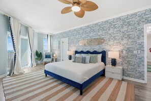 Tabla de planchar con plancha, wifi gratis y ropa de cama 