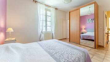 Iron/ironing board, WiFi