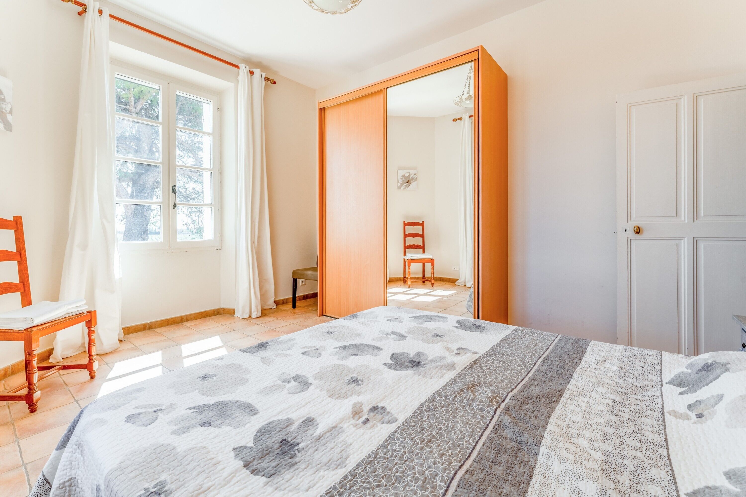 Tabla de planchar con plancha y wifi 