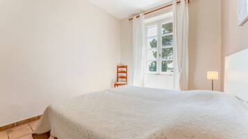 Iron/ironing board, WiFi