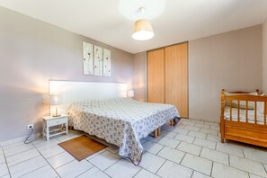 Iron/ironing board, WiFi