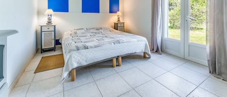 Iron/ironing board, WiFi