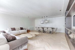 TV, offices - Luxury Apartment Sentier Montorgueil I (Paris)