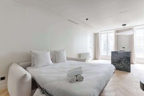 Desk, iron/ironing board, WiFi, bed sheets - Luxury Apartment Sentier Montorgueil II (Paris)
