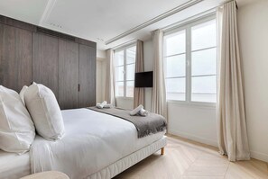 Desk, iron/ironing board, WiFi, bed sheets - Luxury Apartment Sentier Montorgueil II (Paris)