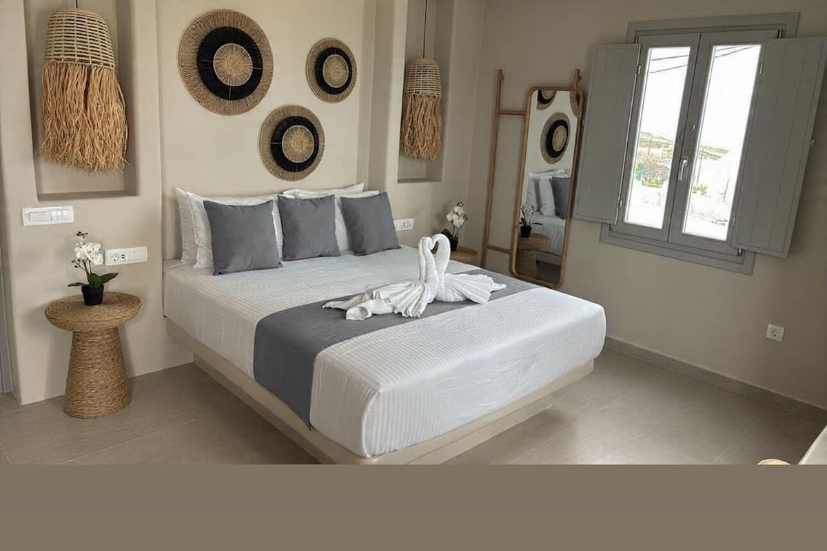 Basic Studio Suite, 1 Queen Bed, Private Bathroom, City View | In-room safe, laptop workspace, blackout curtains, soundproofing