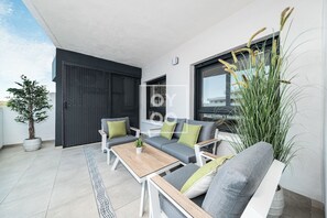 Terrace/patio - Gia Serena, first-floor apt, terrace, pool, playground - by Oyoostays (San Miguel de Salinas)