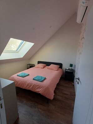 WiFi, bed sheets - Gîte "Ma Poule" for 1 to 5 people with swimming pool (Mosnes)