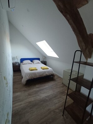 WiFi, bed sheets - Gîte "Ma Poule" for 1 to 5 people with swimming pool (Mosnes)