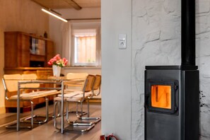 Dining - Cozy adobe half-timbered house with fireplace (Osterode am Harz)