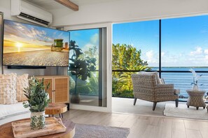 TV, fireplace - Beautiful Key Largo Home sleeps 10 (Key Largo)