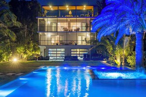 A modern two-story house with a swimming pool in front. - Beautiful Key Largo Home sleeps 10 (Key Largo)