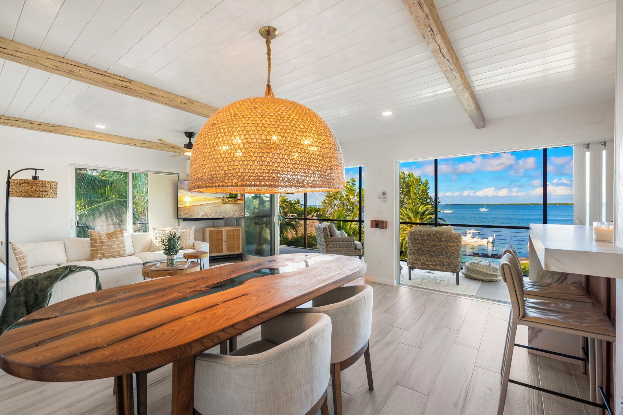 المنشأة من الداخل