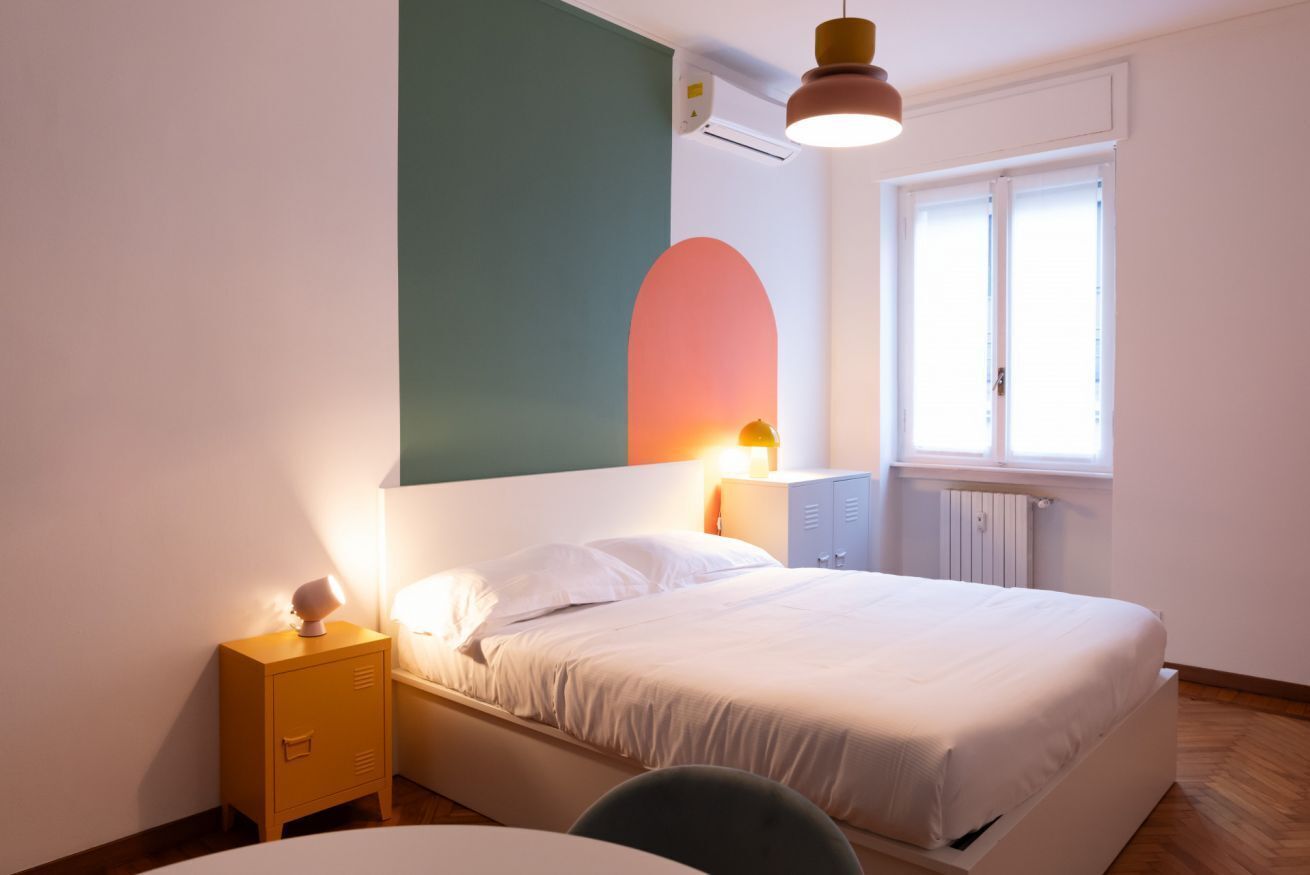 デスク、アイロン / アイロン台