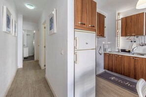 Micro-ondas, fogão, cooktop, cafeteira/chaleira