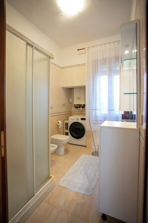 Shower, hair dryer, bidet, towels - Dimora Magnolia -apeliving- Pellestrina Ve (Venezia)
