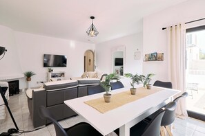 Dining - Apartment Carla with garden and pool (Armação de Pêra)