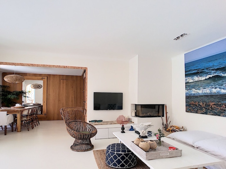 Quiet Villa With Swimming Pool Located In A Private Estate 900 M From The Center - Antibes