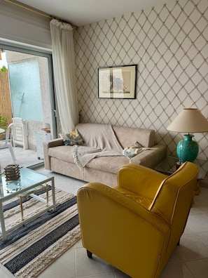 Smart-TV, Videothek, Stereoanlage