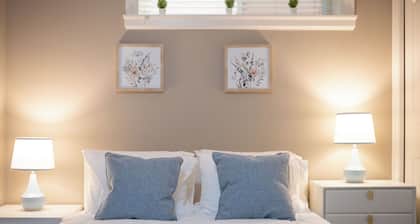 Spacious Comfortable 2-Bedroom Suite Near Transit – South Vancouver