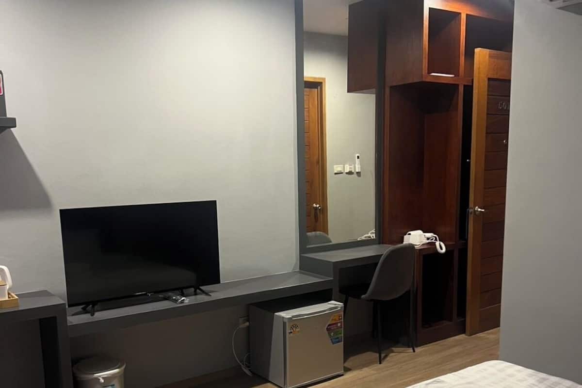 Standard Double Room | Desk, free WiFi