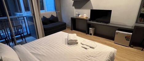 Deluxe-Doppelzimmer | Zimmersafe, Schreibtisch, kostenloses WLAN, Bettwäsche