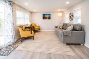 TV - Pet-Friendly Cozy Cape Escape Near Beach (Lower Township)
