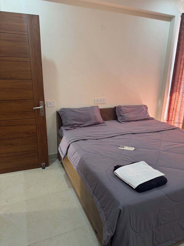 2 slaapkamers, een strijkplank/strijkijzer, gratis wifi, beddengoed