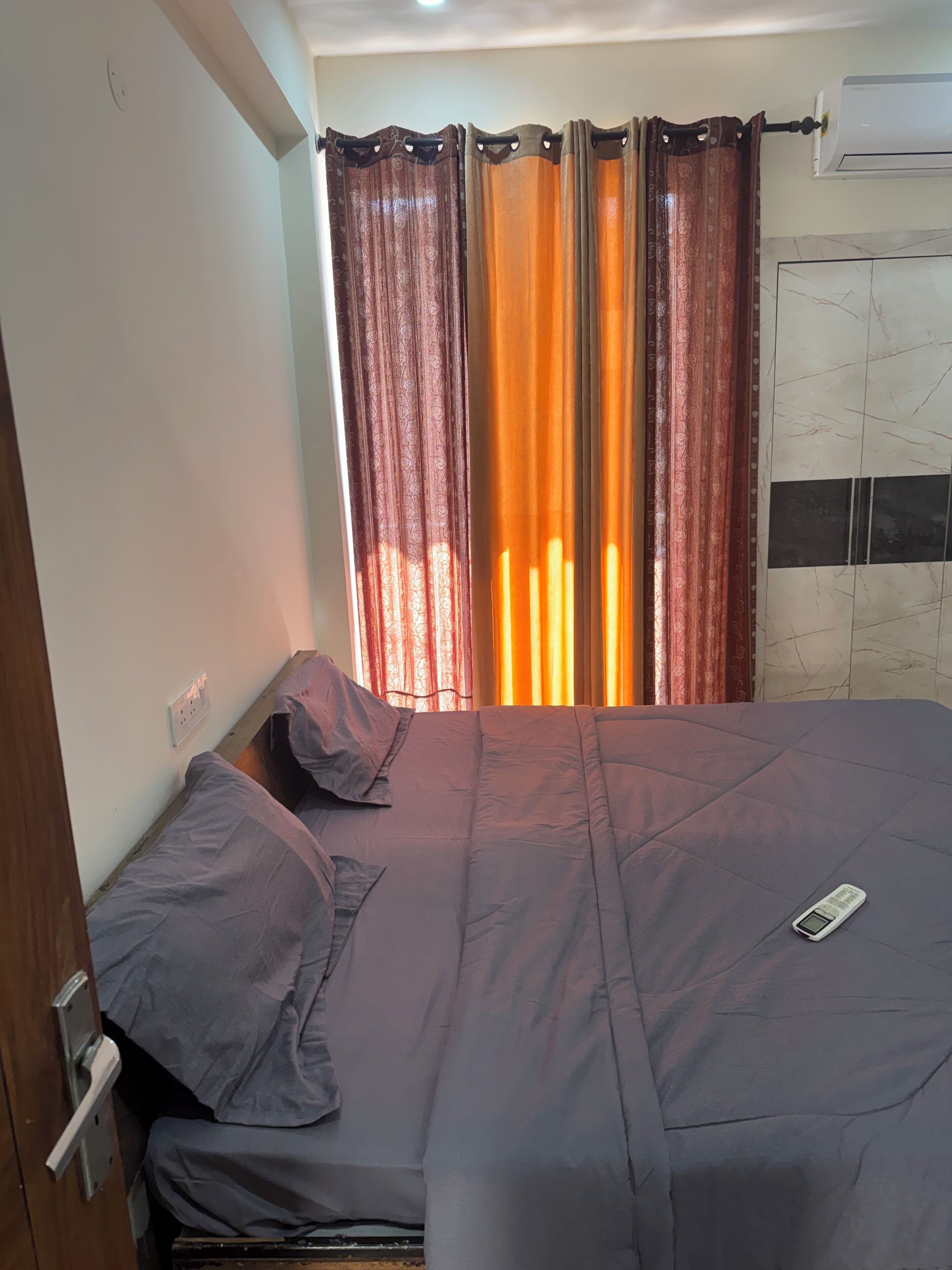 2 habitaciones, tabla de planchar con plancha y wifi gratis 