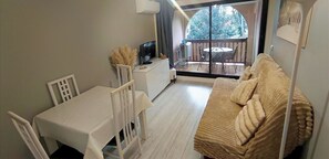 TV - Peaceful apartment with pool in Saint-Cyprien (Saint-Cyprien)