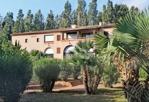 Property grounds - Peaceful apartment with pool in Saint-Cyprien (Saint-Cyprien)